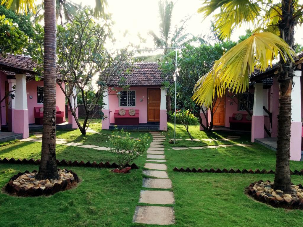 Avalon Inn มานเดรม ภายนอก รูปภาพ