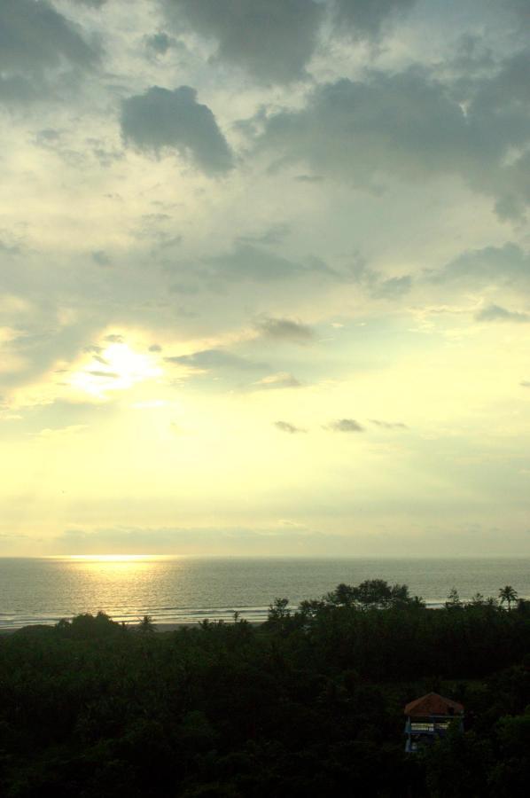 Avalon Inn มานเดรม ภายนอก รูปภาพ
